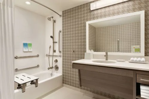 Home2 Suites by Hilton Chicago River North Rooms Photos