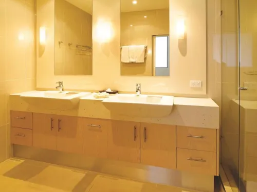 Oaks Melbourne on Lonsdale Suites Photos