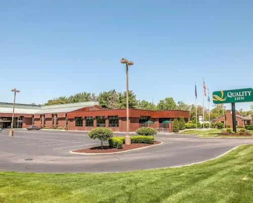 Baymont by Wyndham South Bend Near Notre Dame Rooms Photos