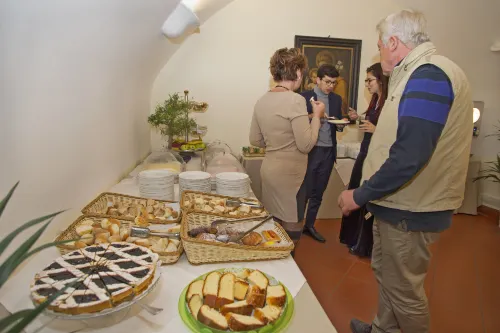 Domus Sessoriana Dining Photos