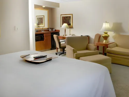 Hampton Inn and Suites by Hilton Windsor Featured Photos