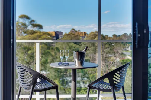 Littomore Suites Kingswood Rooms Photos