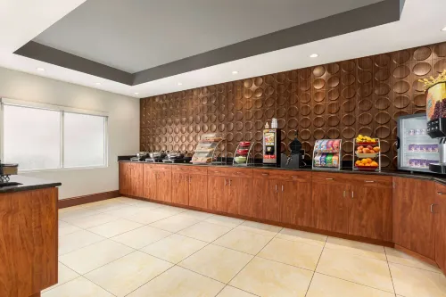 Wingate by Wyndham Fletcher at Asheville Airport Dining Photos