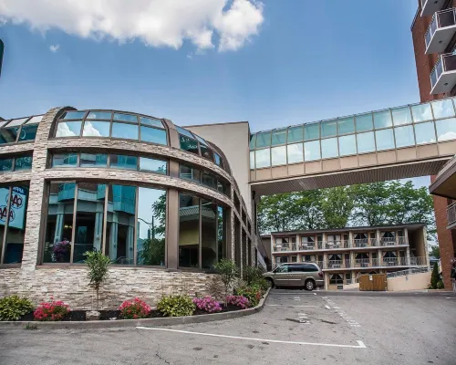 Quality Hotel Fallsview Cascade Exterior Photos