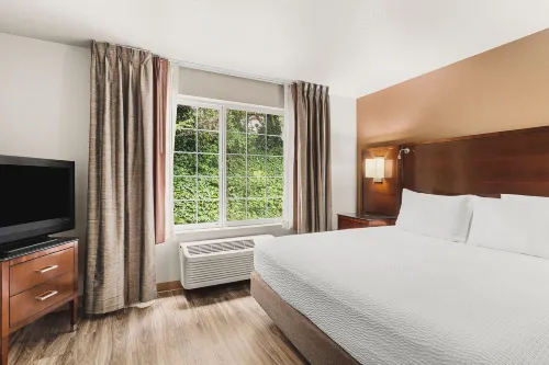 The Ashley Inn & Suites Rooms Photos