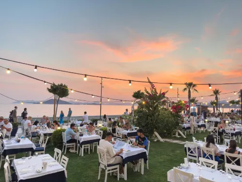 URAS BEACH HOTEL Restauration Photos