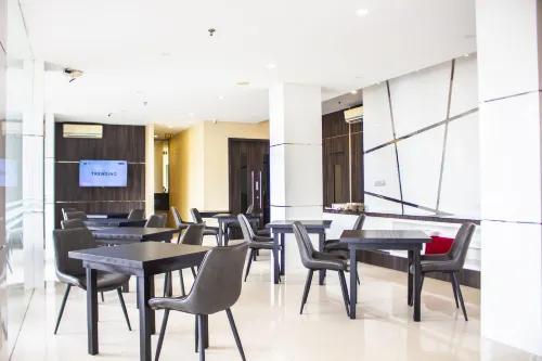 OS Hotel Airport Batam Dining Photos