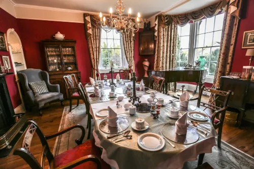 Grosvenor Villa Dining Photos