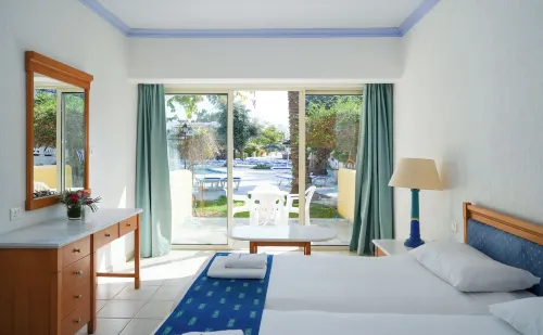 Paphos Gardens Holiday Resort Номера Photos