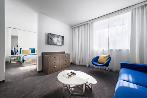 Golden Tulip Marseille Euromed Photos