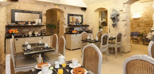 Hôtel des Ducs d'Anjou Dining Photos
