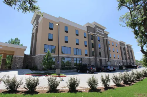 Hampton Inn & Suites Dallas Market Center Chambres Photos