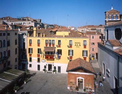 UNA HOTELS Ala Venezia-Adults 16 À proximité de l'hôtel Photos