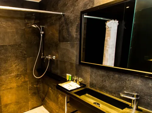 Noble Park Hotel Photos