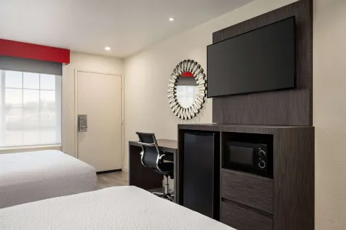 Ramada by Wyndham Anaheim Convention Center Rooms Photos