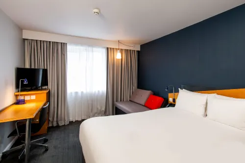 Holiday Inn Express Warwick - Stratford-Upon-Avon Rooms Photos