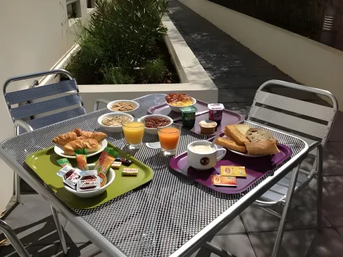 B&B HOTEL Cannes La Bocca Plage Espaces publics Photos