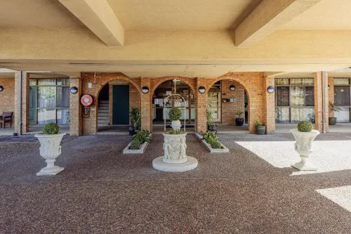 Cumberland Motor Inn Near Hotel Photos