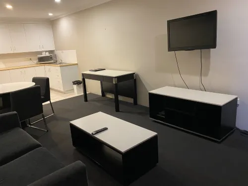 Cosmopolitan Motel & Serviced Apartments Rooms Photos