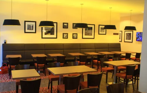 Hampton by Hilton Nuremberg City Centre Dining Photos