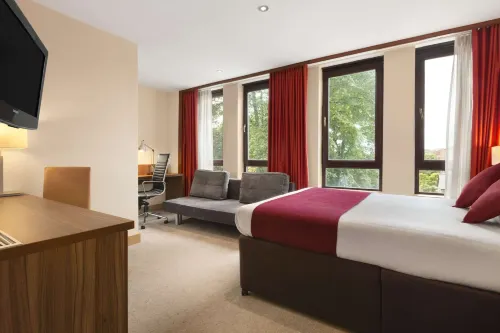 Ramada by Wyndham Hounslow - Heathrow East Rooms Photos