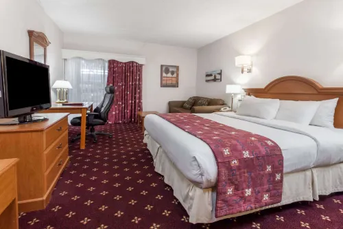 Ramada by Wyndham Fredericton Rooms Photos