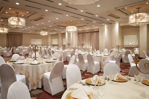 Hotel Ruby Foo's Dining Photos