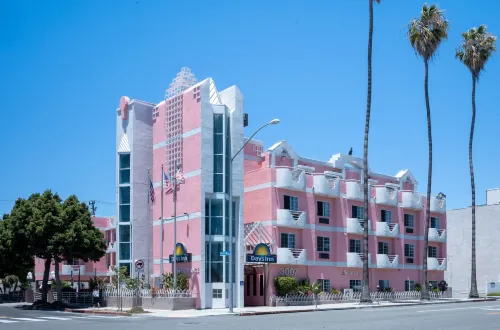 Days Inn by Wyndham Santa Monica Exterior Photos