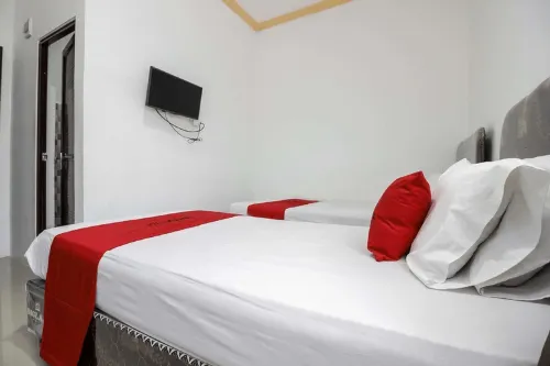 RedDoorz Near Sam Ratulangi Airport Manado Chambres Photos