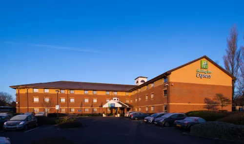 Holiday Inn Express Taunton East Exteriör Photos