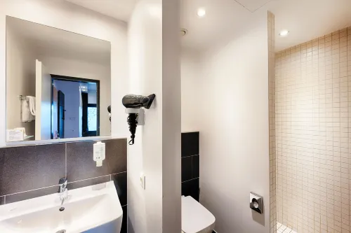 B&B HOTEL München-Moosach Photos