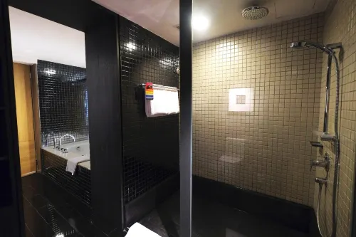 G Hotel Gurney Photos