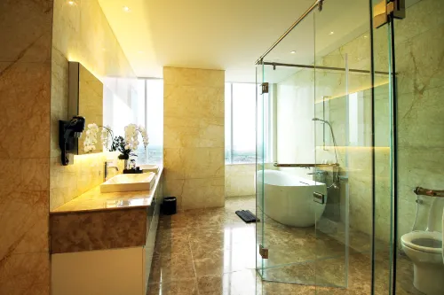 The Alana Hotel & Convention Center Solo by Aston Rooms Photos