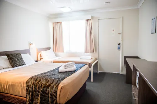 Lilac City Motor Inn & Steakhouse Zimmer Photos