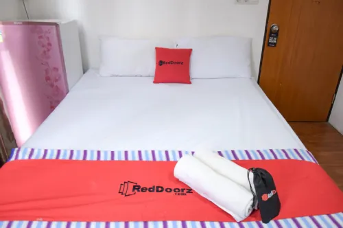 RedDoorz Plus Near Plaza Indonesia Photos