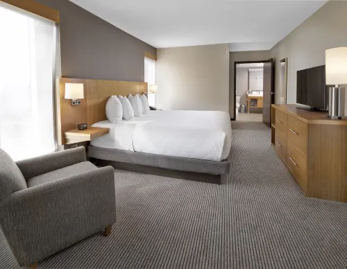 DoubleTree by Hilton Edmonton Downtown Huoneet Photos