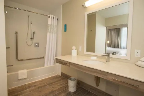 Hampton Inn & Suites by Hilton Thunder Bay Huoneet Photos