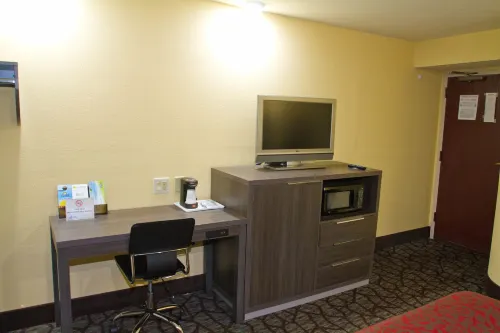 Days Inn by Wyndham Blue Springs Zimmer Photos