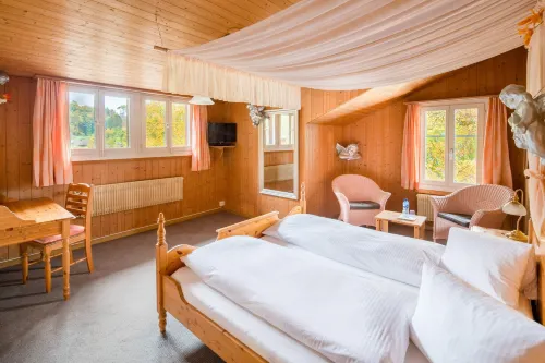 Hotel Lindenhof by Crossworld AG Rooms Photos