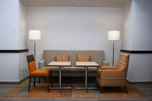 Hampton Inn & Suites by Hilton Truro Public Areas Photos