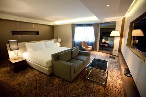 Graceland Hotel Bangkok Photos
