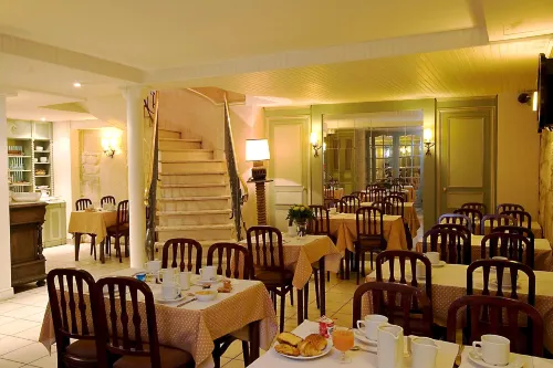 Hotel Ducs de Bourgogne تناول الطعام Photos