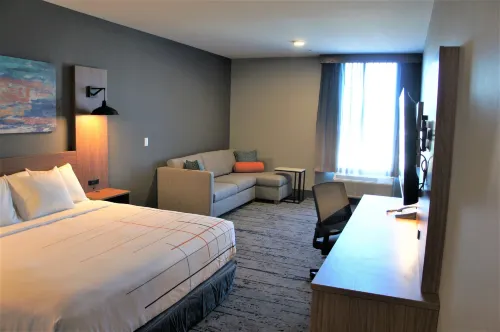 La Quinta Inn & Suites by Wyndham Marysville Rooms Photos