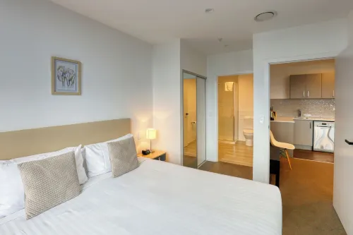 Ramada Suites by Wyndham, Victoria Street West Rooms Photos