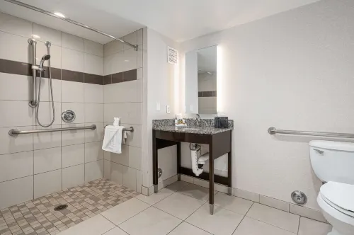 Best Western Plus Marina Gateway Hotel Rooms Photos