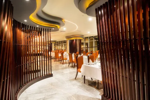 Vintage Grand Hotel Restauration Photos