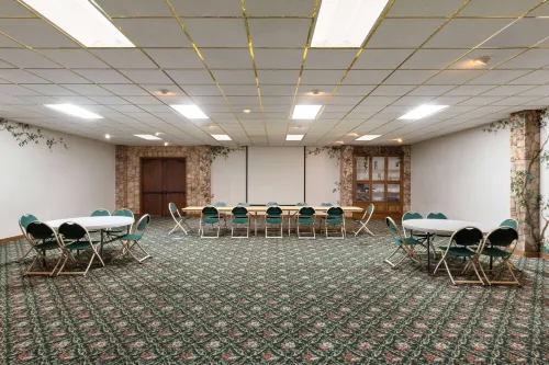 Travelodge by Wyndham Lemoore Near Naval Air Station Espaces Affaires Photos