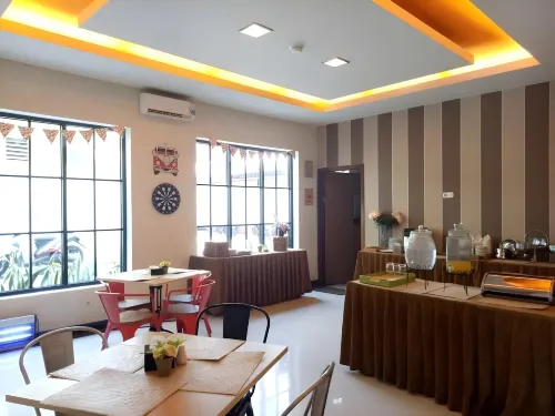 Avira Hotel Makassar Restauranger Photos