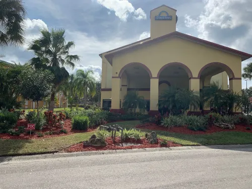 Days Inn by Wyndham Sarasota I-75 Extérieur Photos