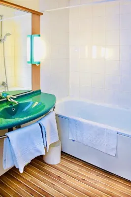 Ibis Strasbourg Aéroport le Zénith Huoneet Photos